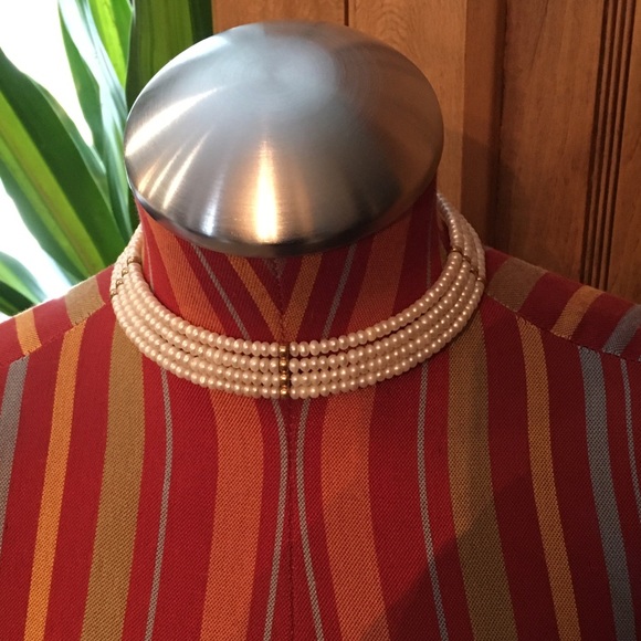 Timeless pearl choker with gold 5 gold spacers. - Picture 3 of 8